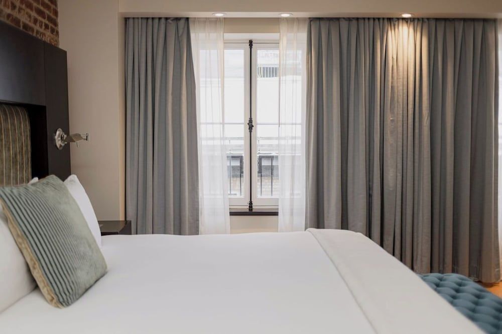 Auberge Saint-Antoine Luxury Room, 1 King Bed 2