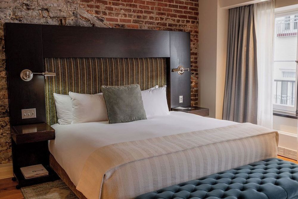 Auberge Saint-Antoine Luxury Room, 1 King Bed 3