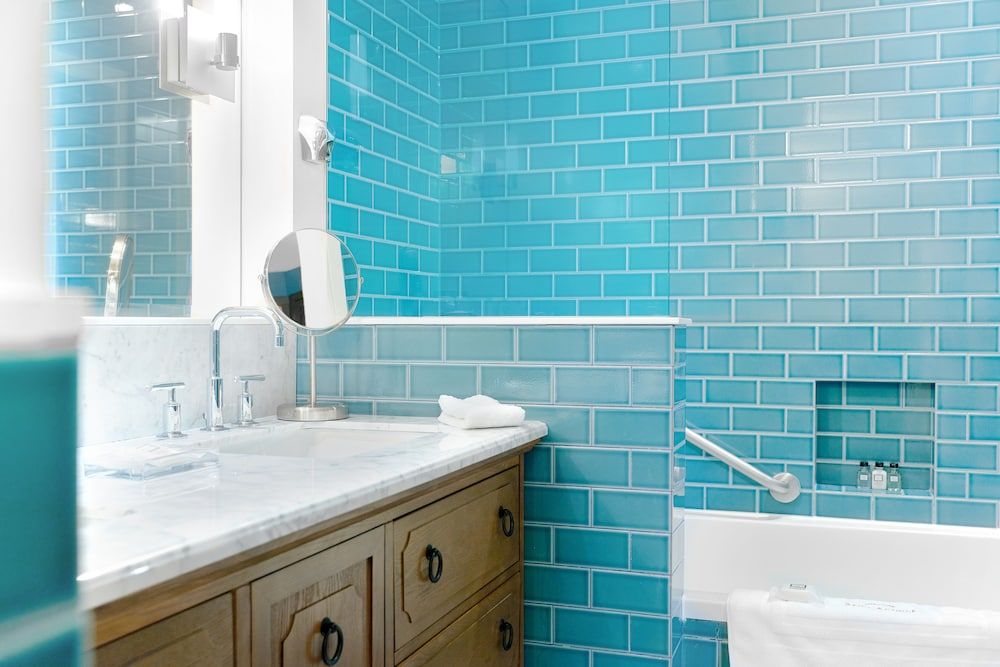 Auberge Saint-Antoine Comfort Room, 1 King Bed, River View 2