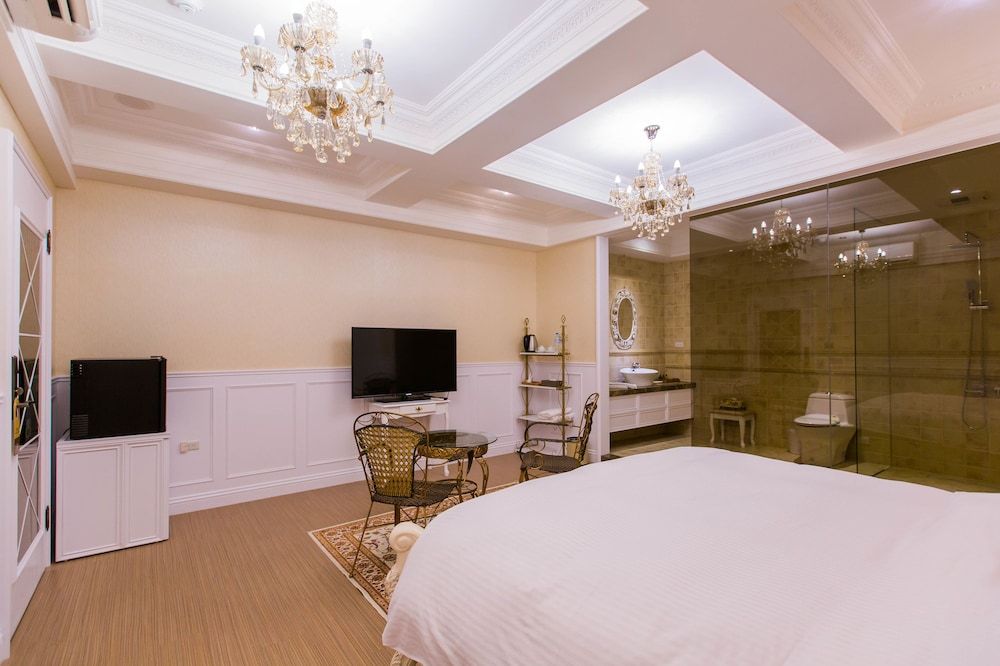 FM Vanilla Bed and Breakfast Romantic Double Room, 1 Queen Bed 13