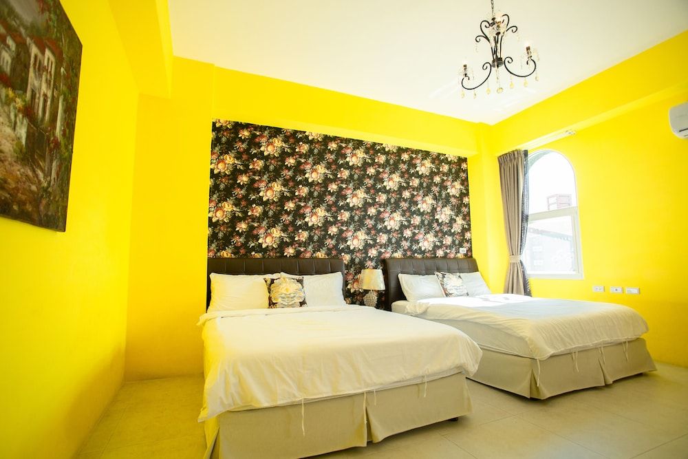 Brown B&B Standard Quadruple Room 2