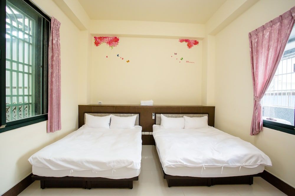 Studio Suite, Shared Bathroom