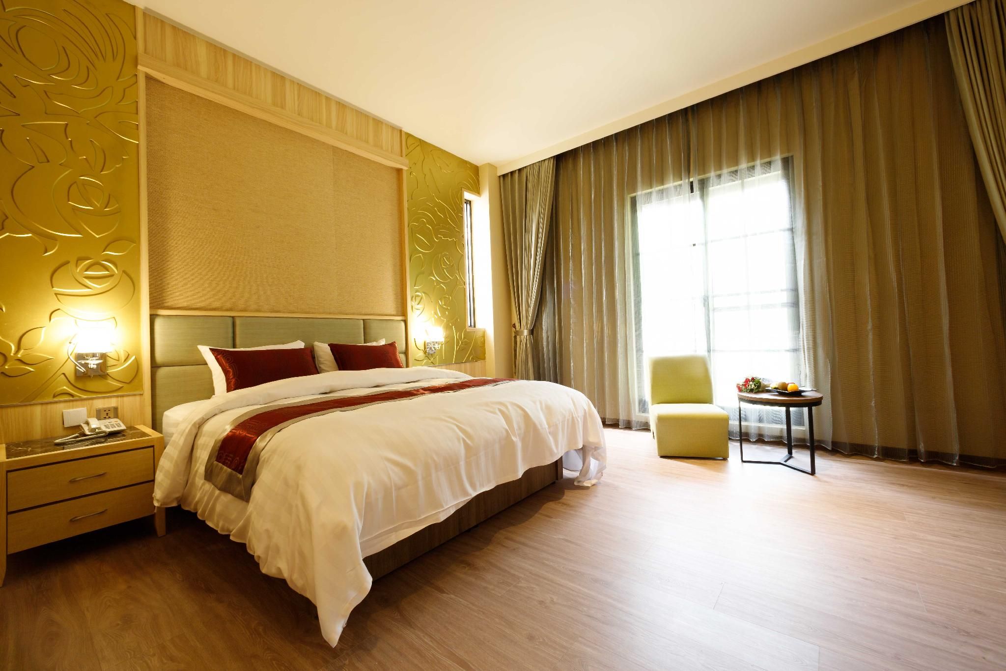 Elegant Double with Window