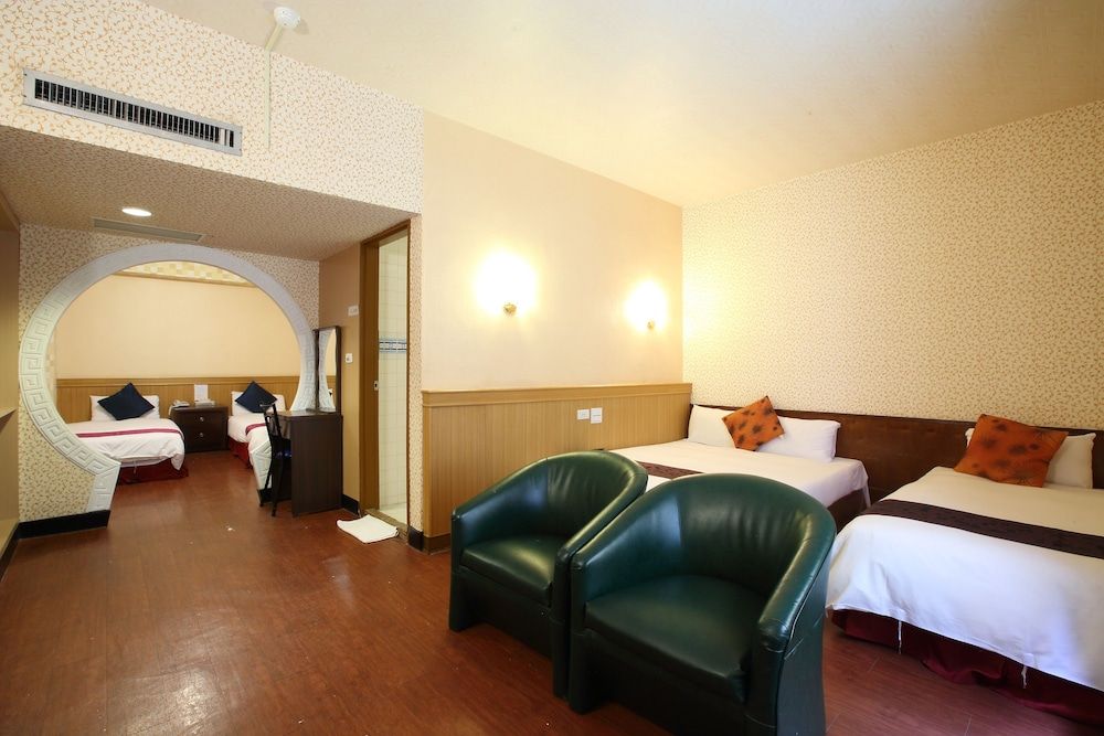 Chiayi Crown Hotel Standard Shared Dormitory, Men only 3