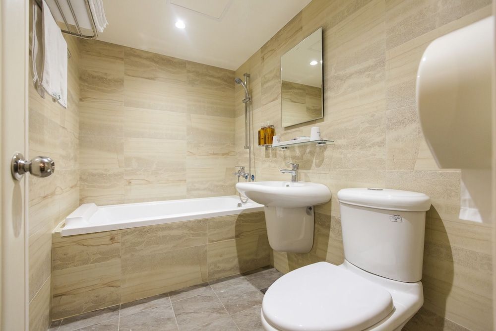 The Young Hotel Taoyuan Business Double Room, 1 Queen Bed 19