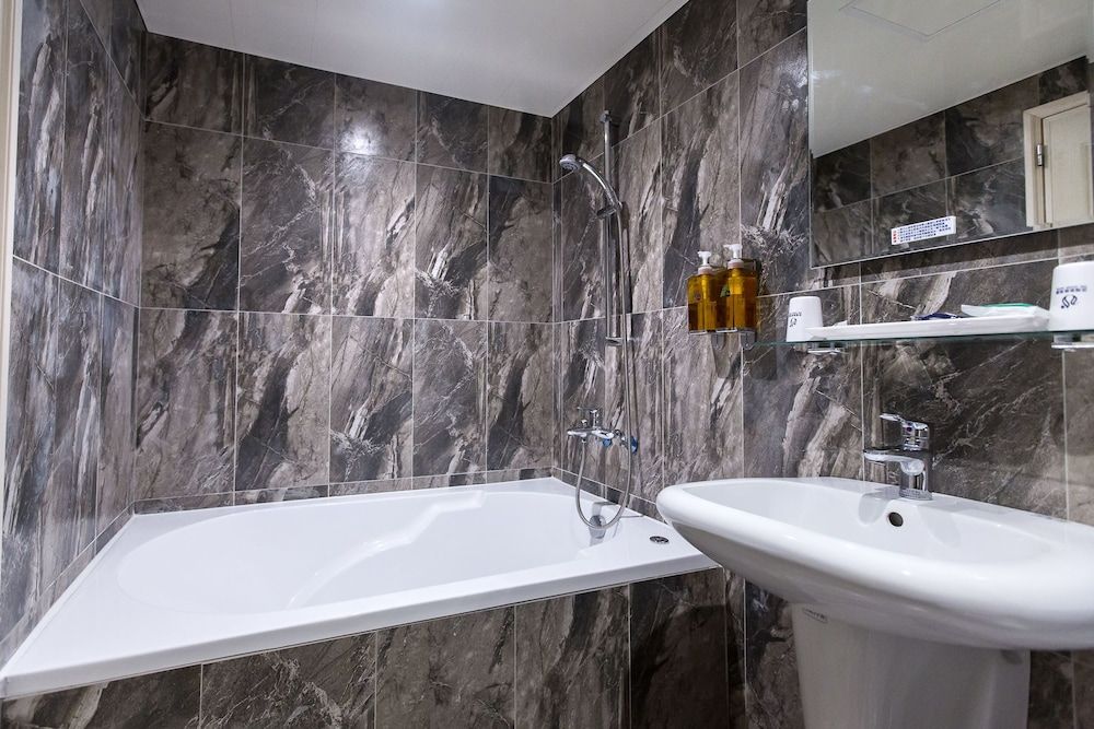 The Young Hotel Taoyuan Business Double Room, 1 Queen Bed 26