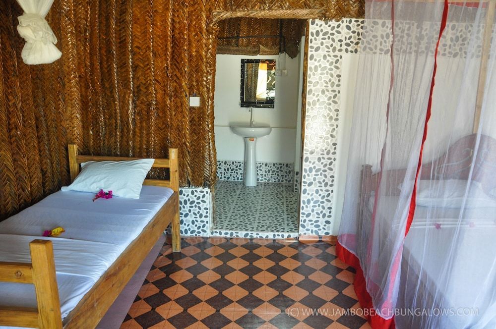 New Jambo Bungalows - Hostel Triple Room 2