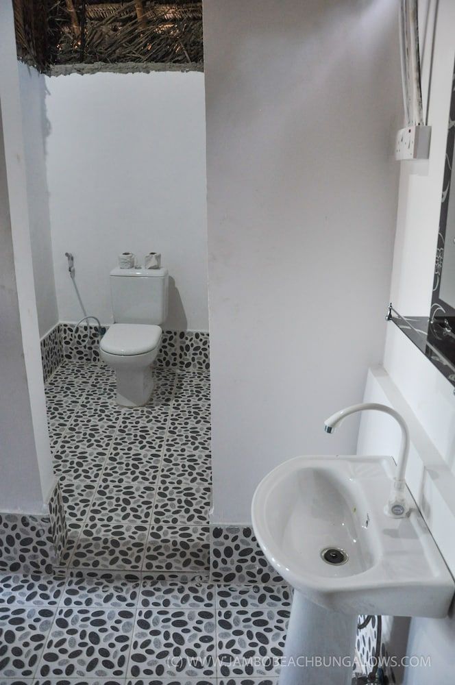 New Jambo Bungalows - Hostel Double Room 3