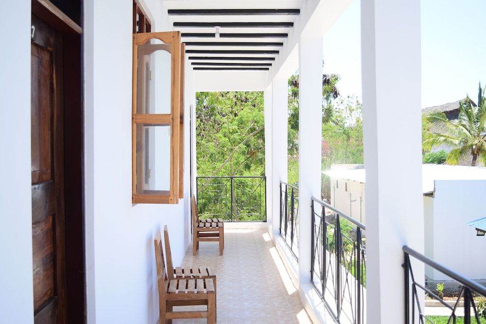 Kigwedeni Villas Standard Double Room, Garden View 8