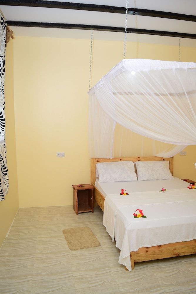 Kigwedeni Villas Standard Double Room, Garden View 3