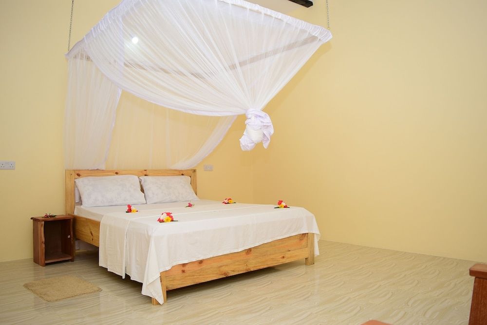 Kigwedeni Villas Standard Double Room, Garden View 4