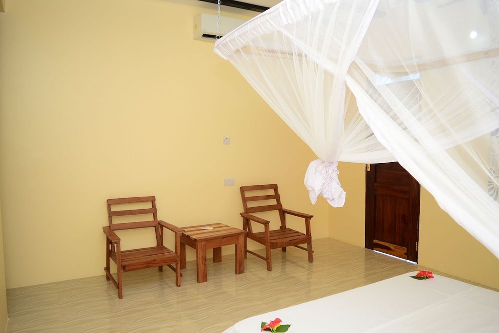 Kigwedeni Villas Standard Double Room, Garden View 15