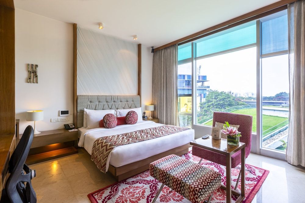 Vivanta Whitefield Deluxe Room Garden View Queen Bed 5