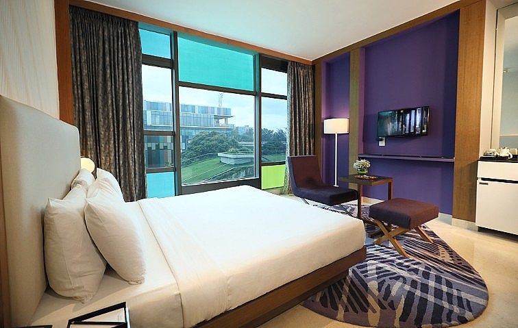 Vivanta Whitefield Deluxe Room Garden View Queen Bed 3