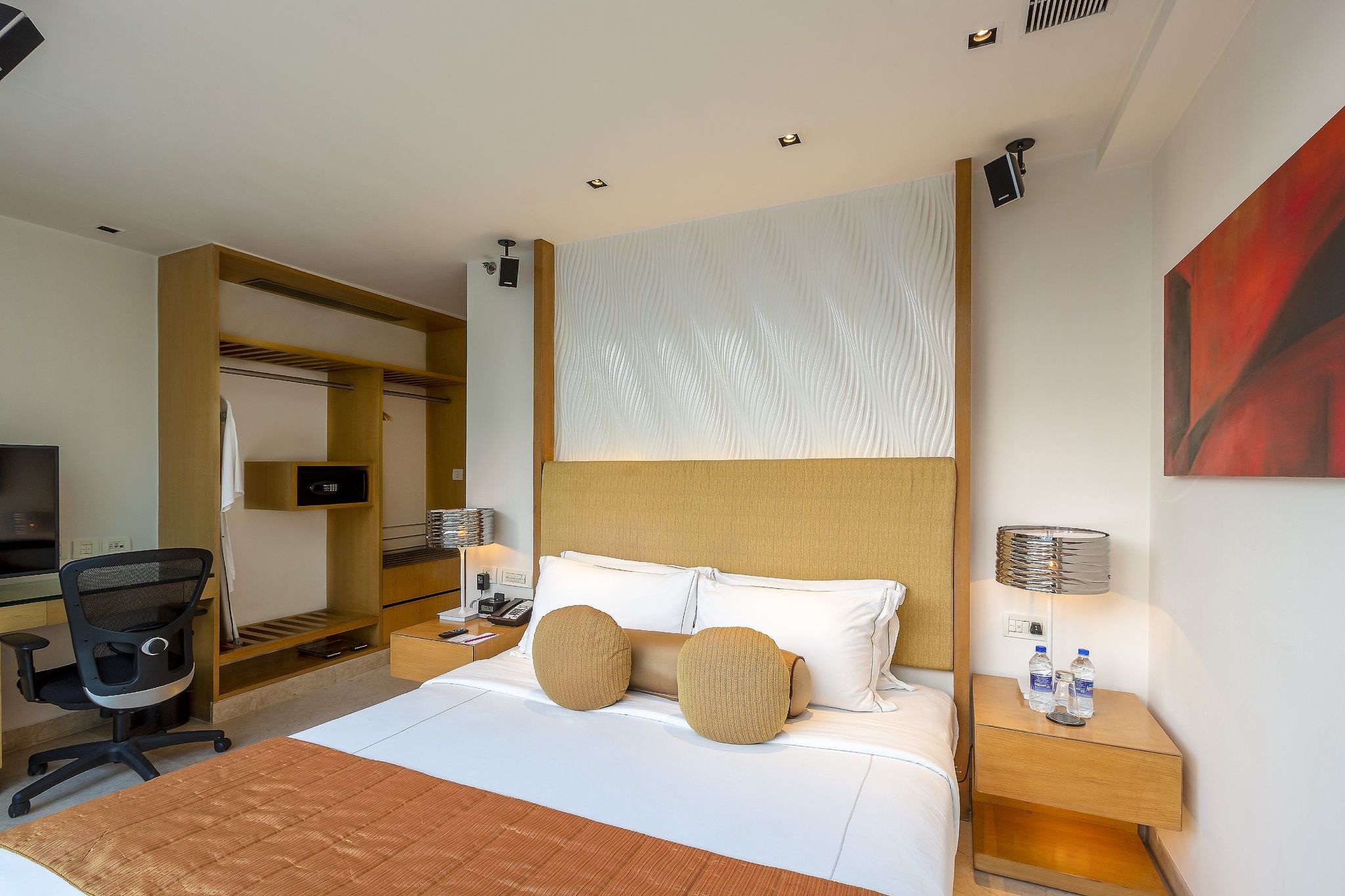 Loft Suite Pool View King Bed