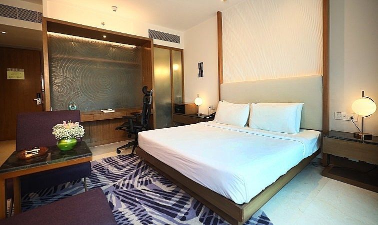 Vivanta Whitefield Deluxe Room Garden View Queen Bed 2