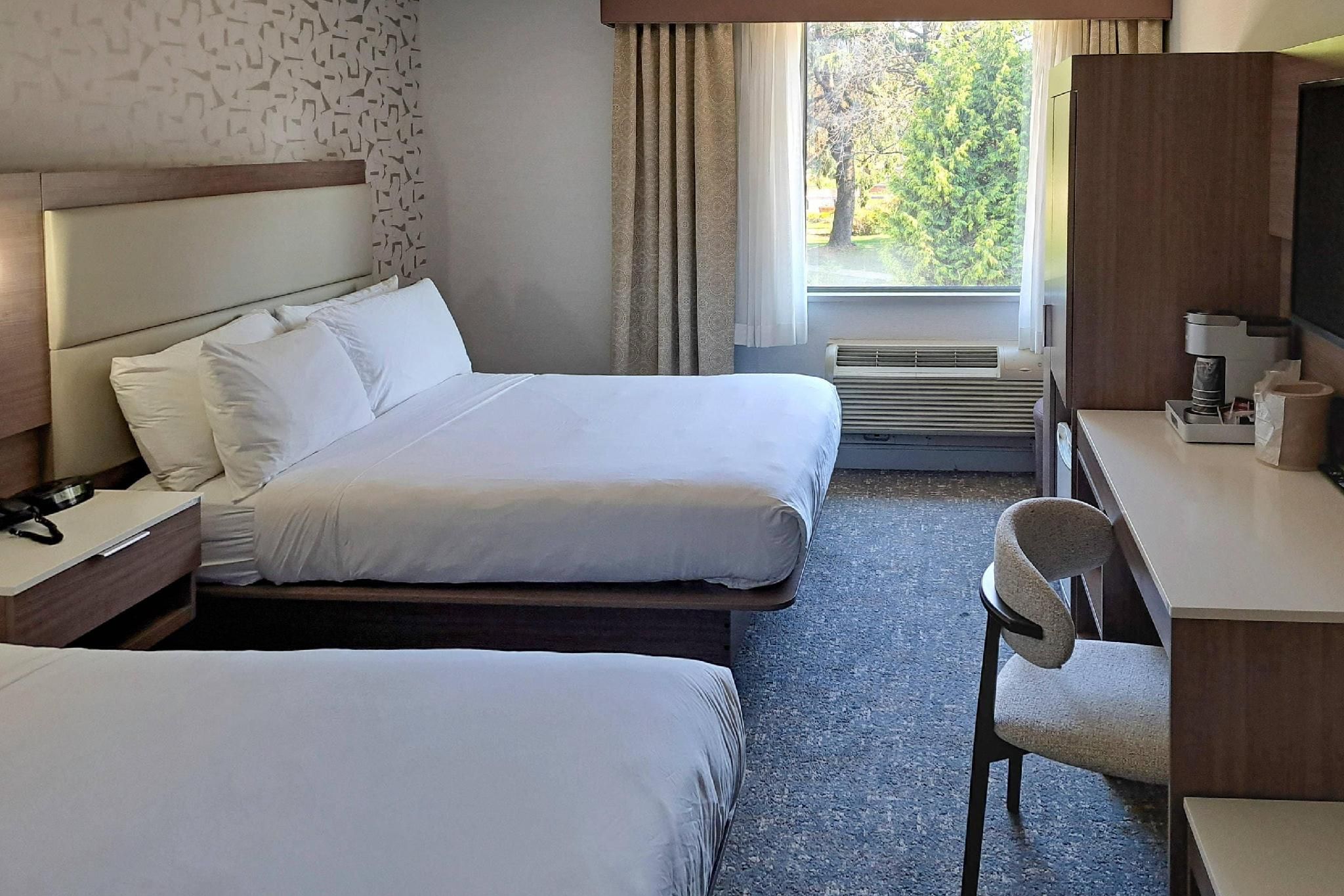 2 Queen Beds, Nonsmoking, Upgrade
