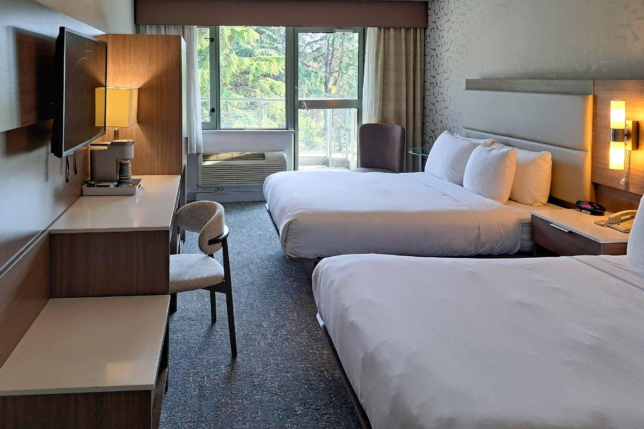 2 Queen Beds, Suite, Nonsmoking