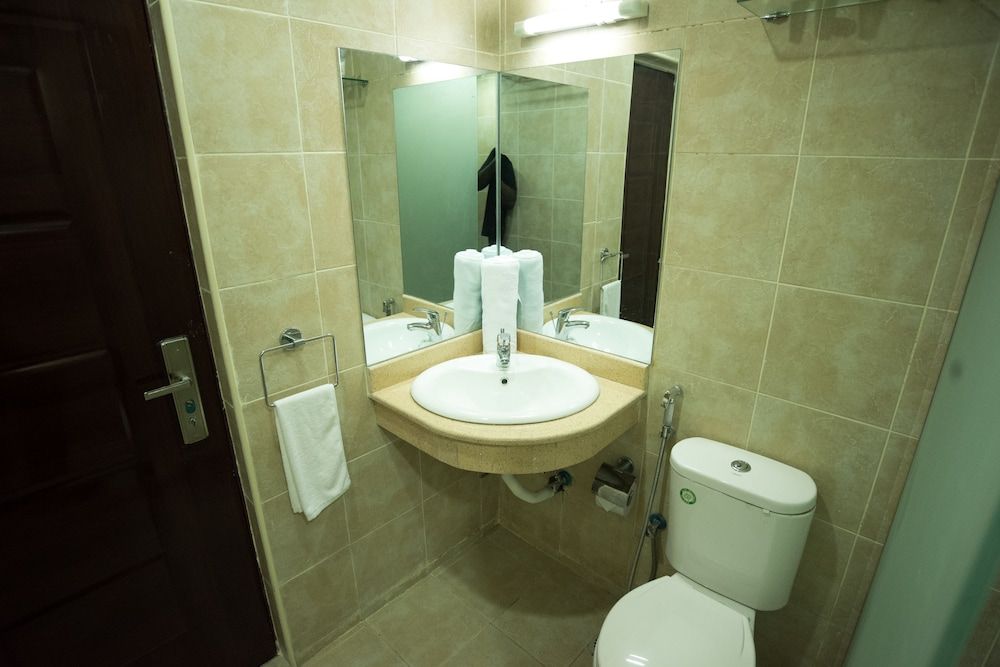 Euro Hotel and Apartments Deluxe Double or Twin Room, 1 Bedroom, City View 10