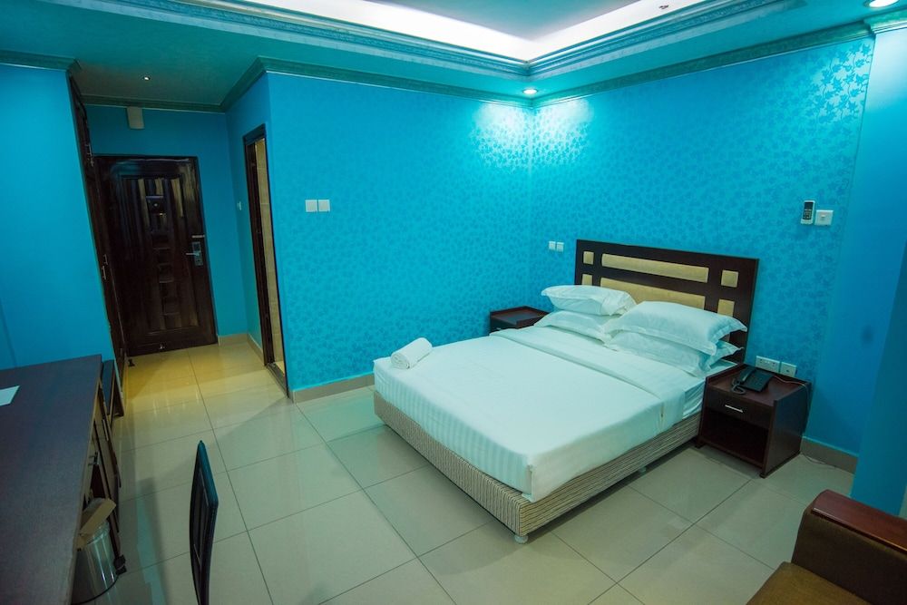 Euro Hotel and Apartments Deluxe Double or Twin Room, 1 Bedroom, City View 3