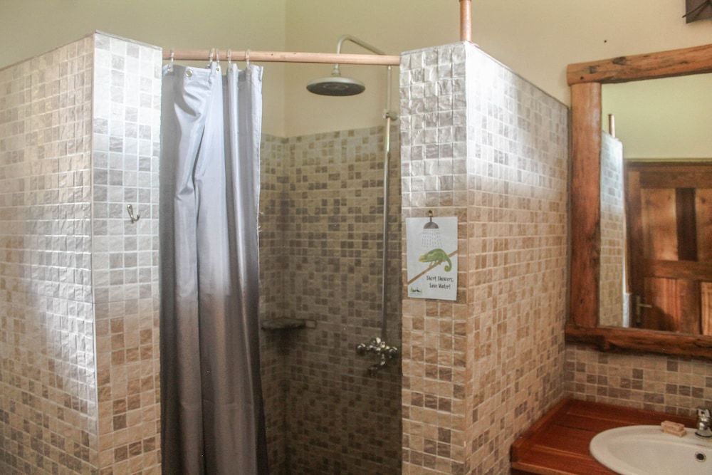 Lawns Hotel Executive Double Room 8