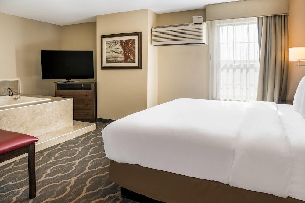 Suite, 1 King Bed, Non Smoking