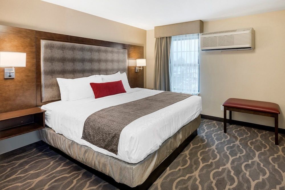 Room, 1 King Bed, Accessible (NonSmoking- Bathtub)