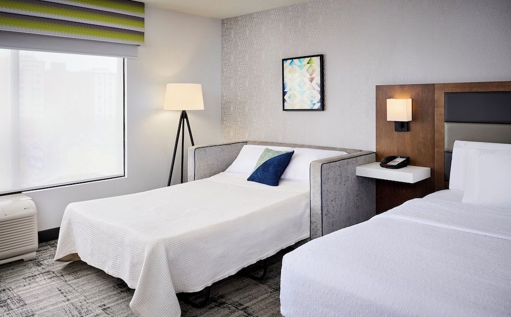 undefined Hampton Inn & Suites by Hilton Windsor 2