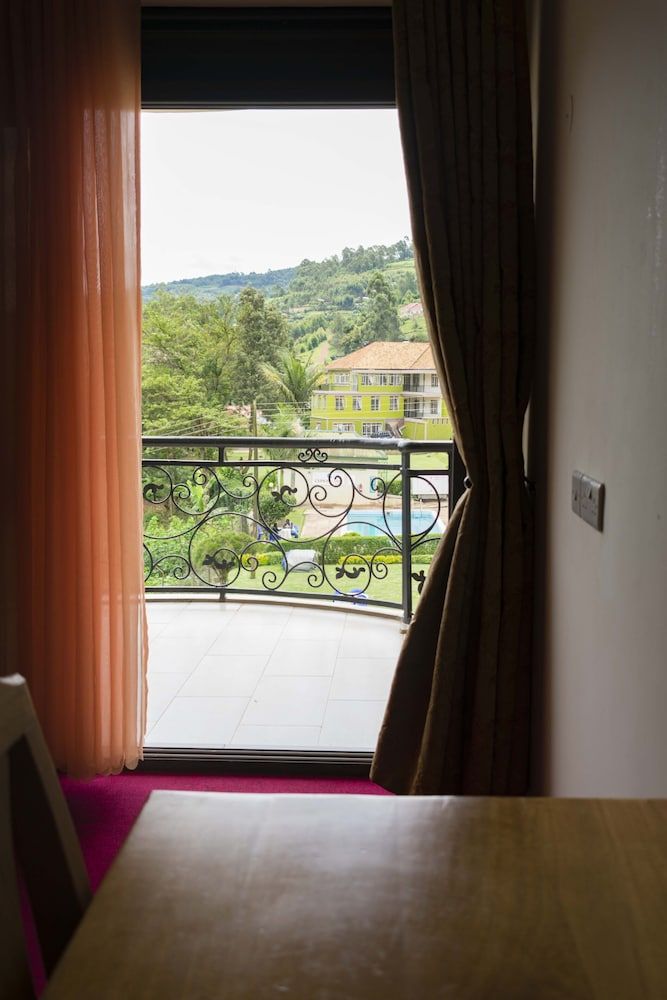 Cepha's Inn Deluxe Suite 24