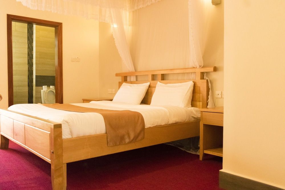 Cepha's Inn Deluxe Suite 8