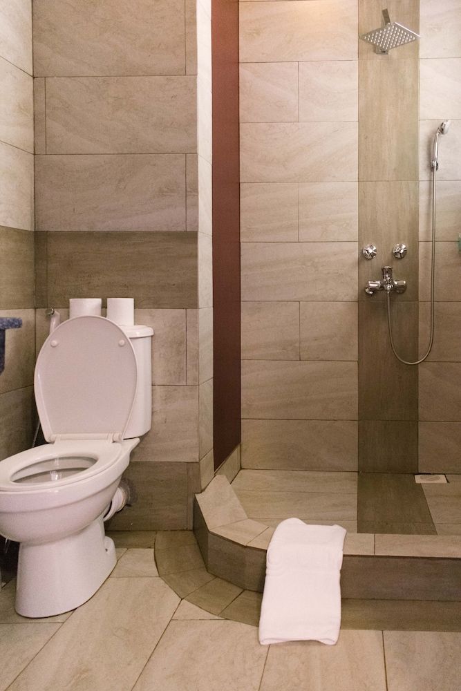 Cepha's Inn Double Room 10