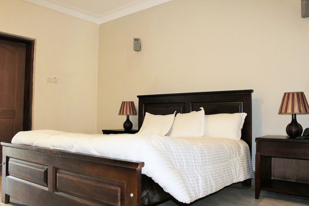 Cepha's Inn Double Room 4