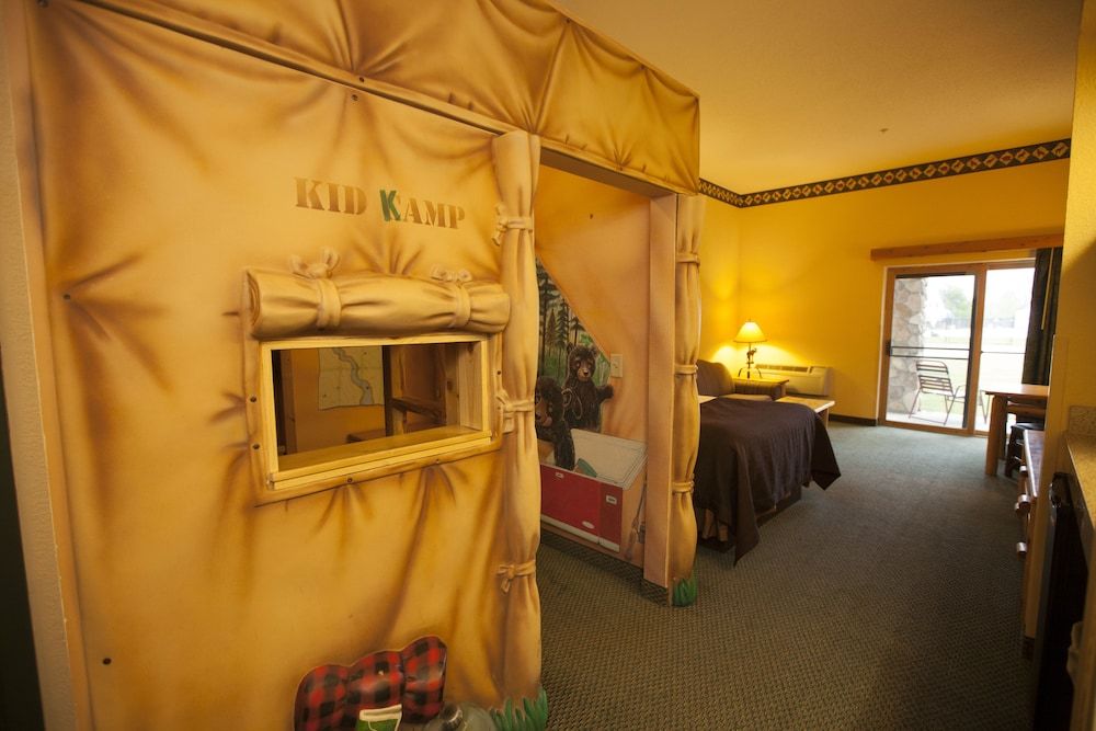 Great Wolf Lodge Kansas City Kid Kamp Suite - Water Park Included 7