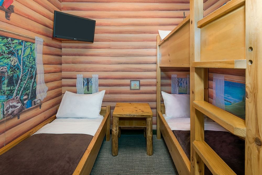 Great Wolf Lodge Kansas City Kid Kamp Suite - Water Park Included 6