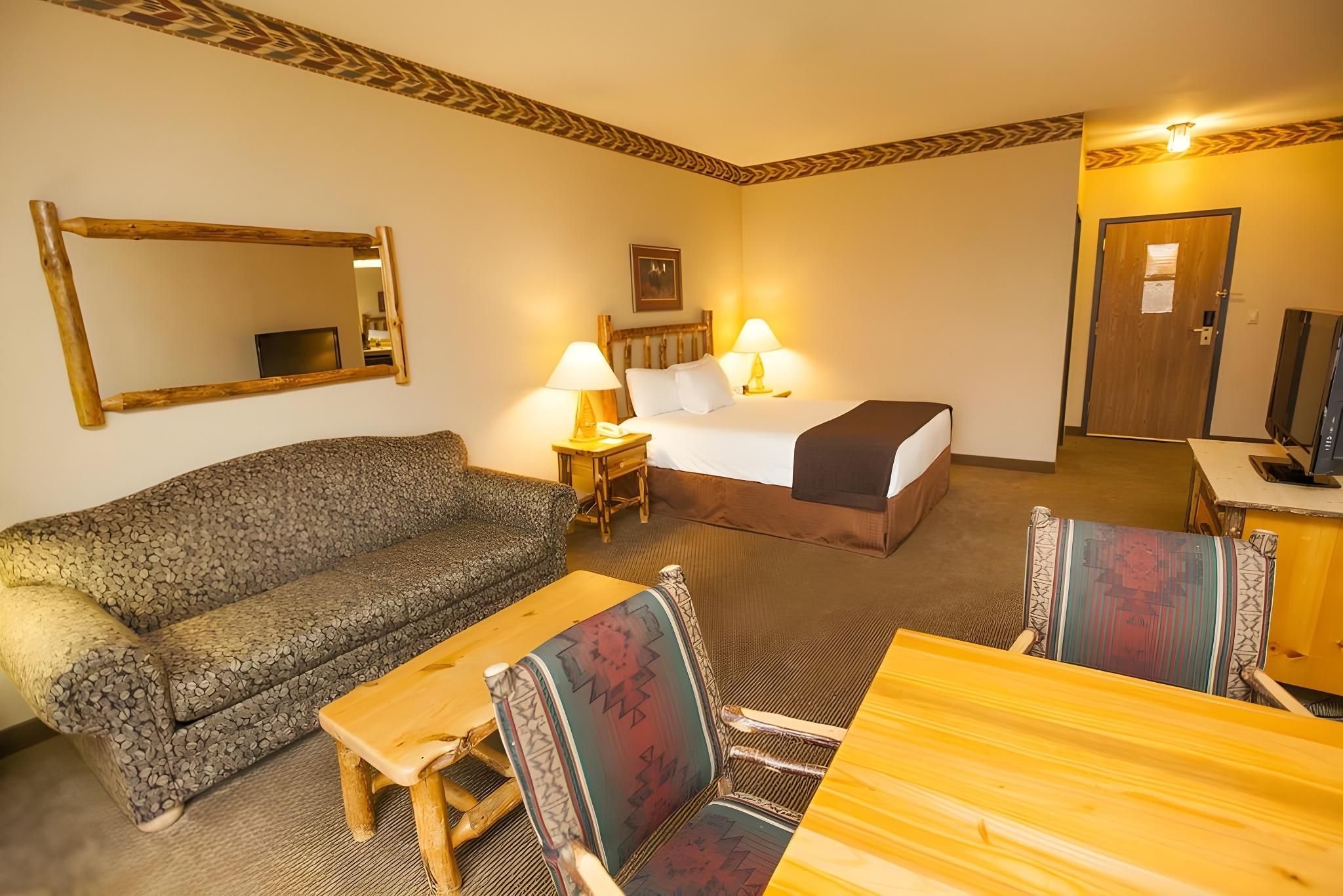 1 Queen Suite Accessible Tub
