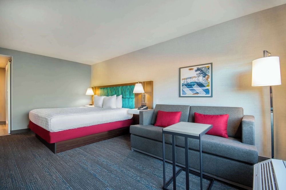 Room, 1 King Bed, Accessible (Hearing)