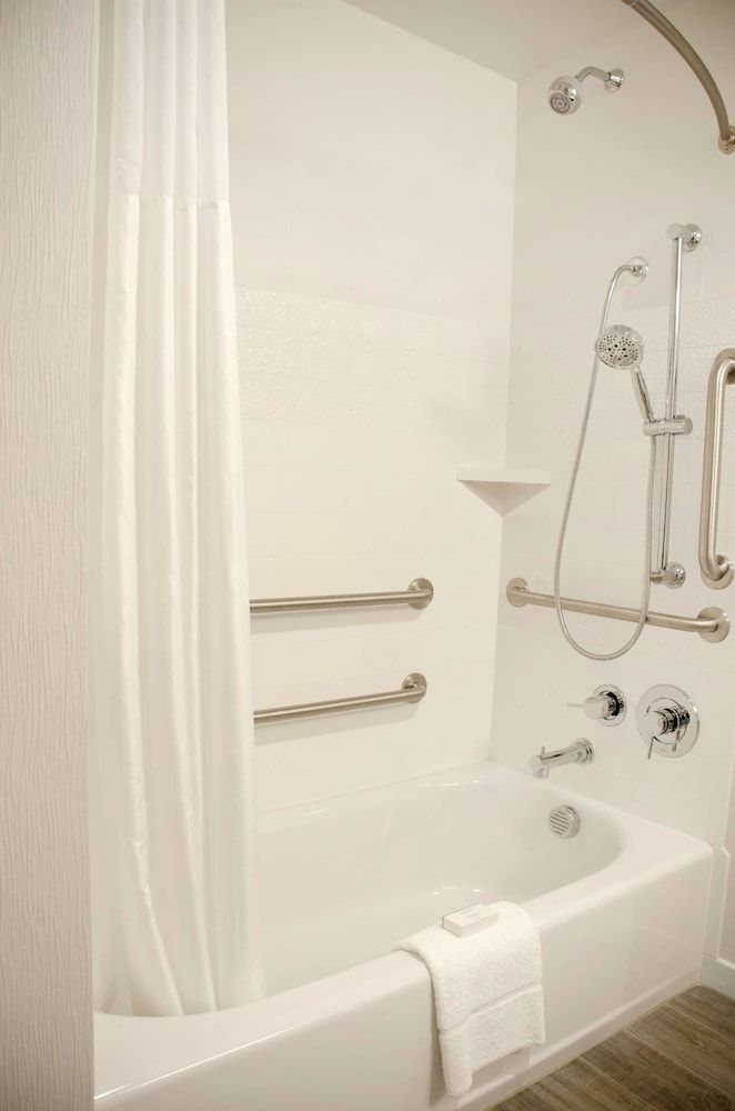 Room, 2 Queen Beds, Accessible, Bathtub (Hearing & Mobility)