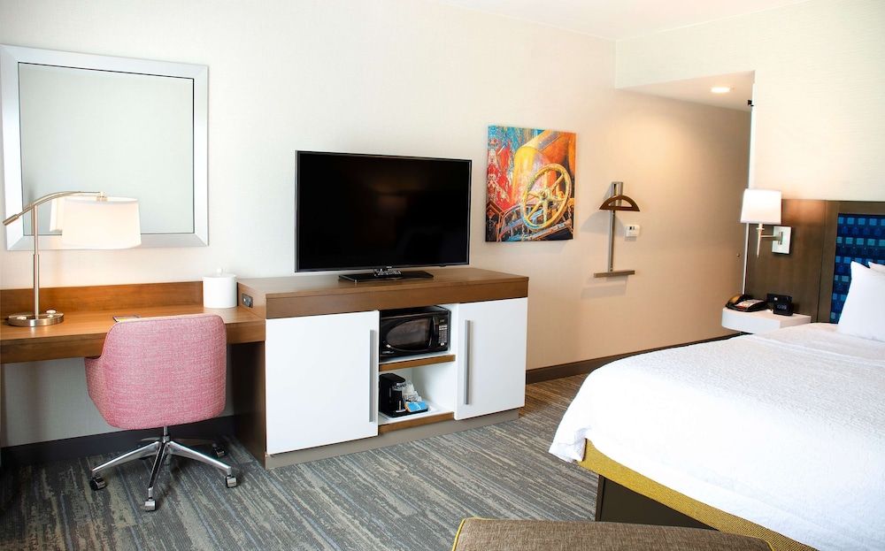 Room, 1 King Bed, Refrigerator & Microwave