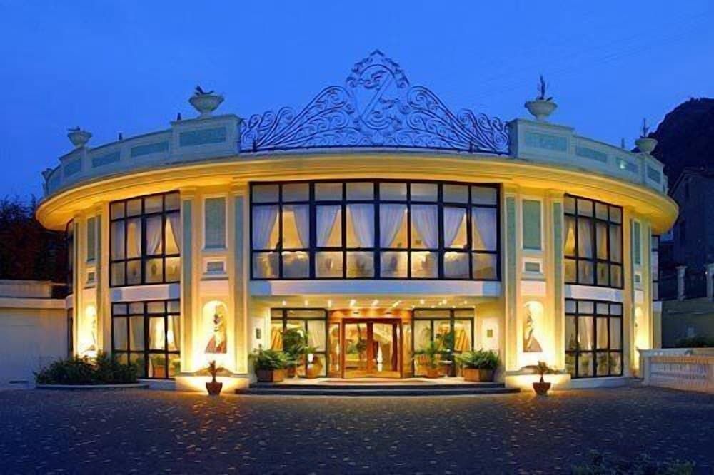 undefined Grand Hotel La Pace 3