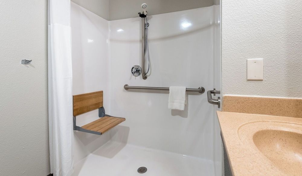 My Place Hotel - Colorado Springs, CO Room, 1 Queen Bed (Roll In Shower) 4