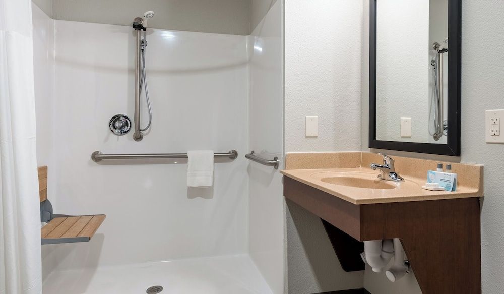 My Place Hotel - Colorado Springs, CO Room, 1 Queen Bed (Roll In Shower) 5