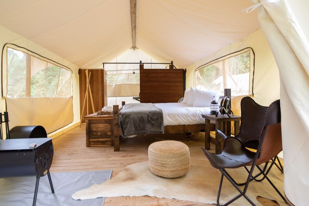 Under Canvas Great Smoky Mountains Deluxe with Kids Tent - Private Bath 4