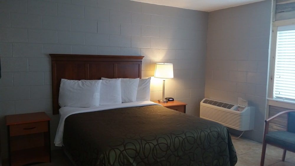 Motel West Room, 1 Queen Bed, Non Smoking 5