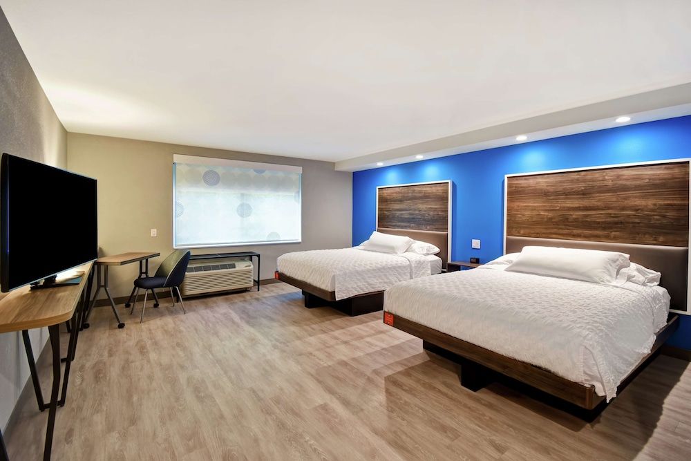 Room, 2 Queen Beds, Accessible (Hearing, Roll-in Shower)