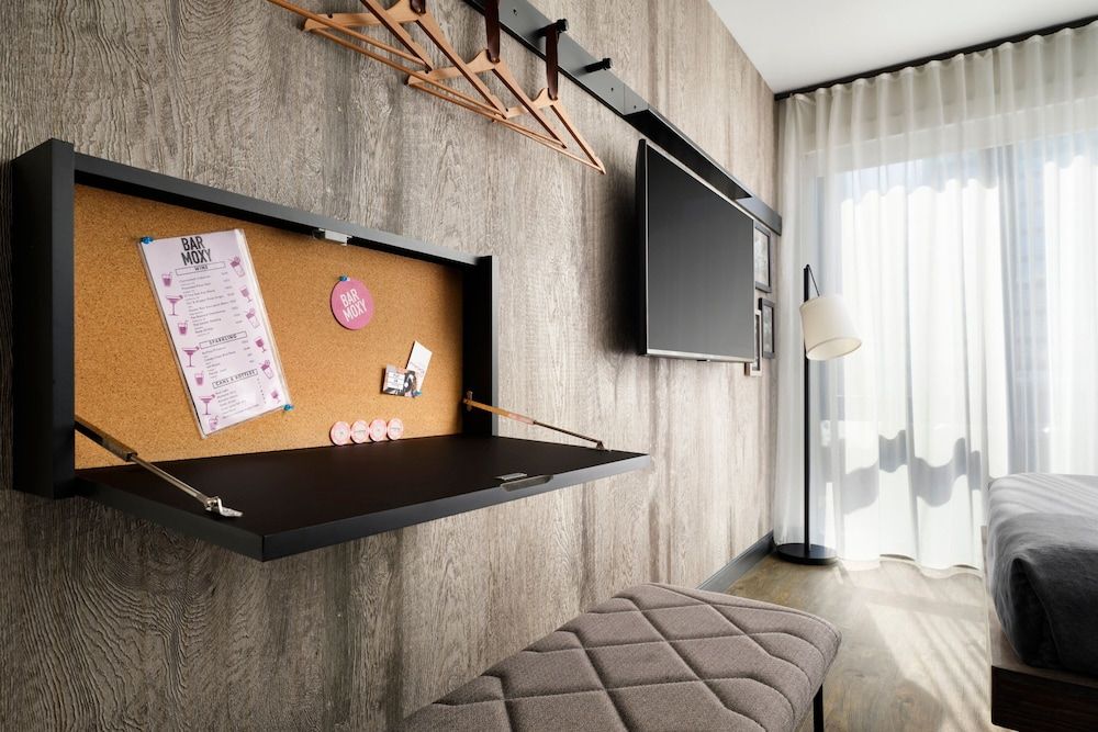 Moxy Chicago Downtown Room, 1 Queen Bed 11