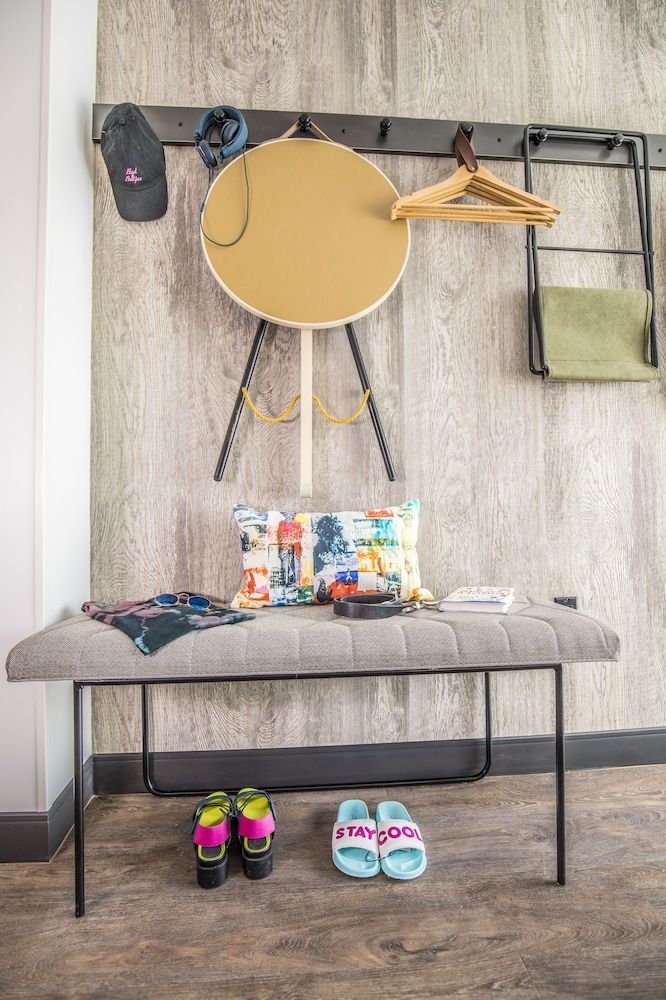 Moxy Chicago Downtown Room, 1 Queen Bed 9