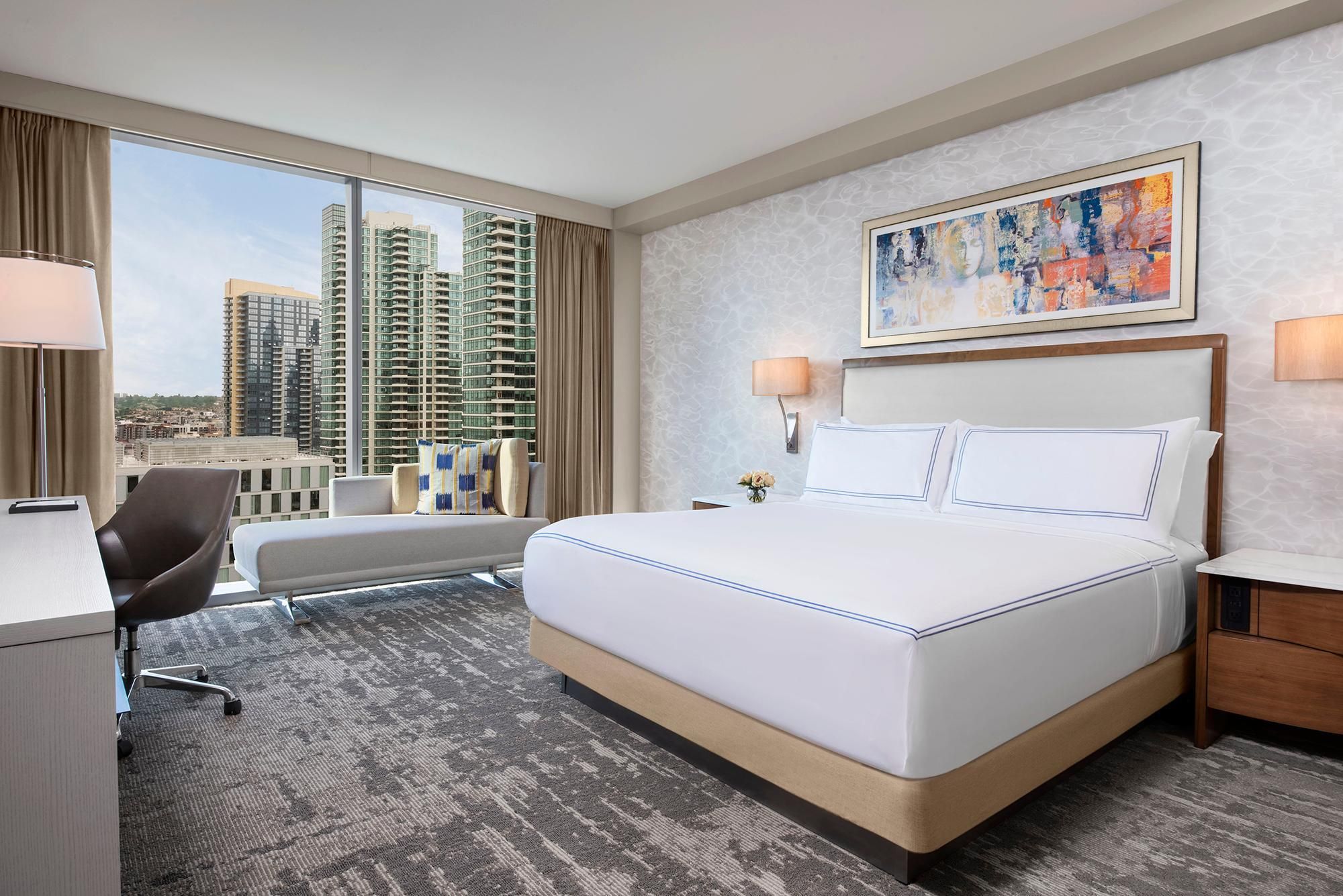 1 King Premium Club Lounge Access