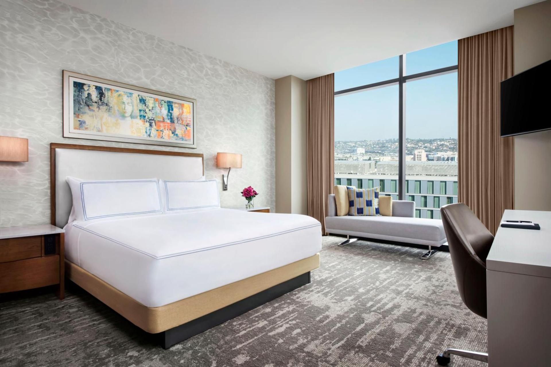 Premium Corner King Room