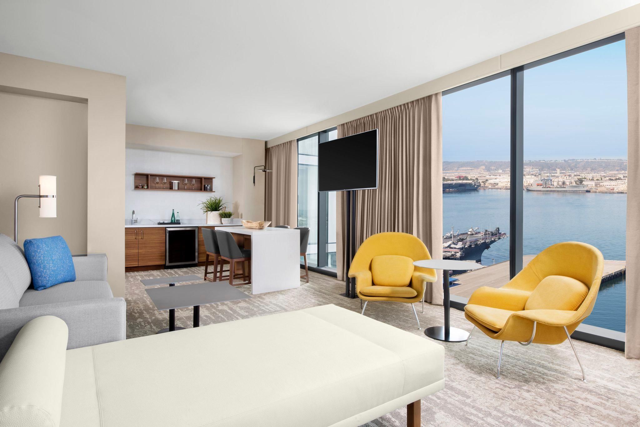 1 Bedroom Suite Communications Accessible Tub