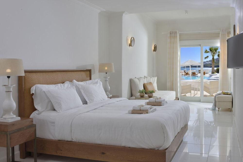 Sunshine Junior Suite with Outdoor Hot Tub, Sea View
